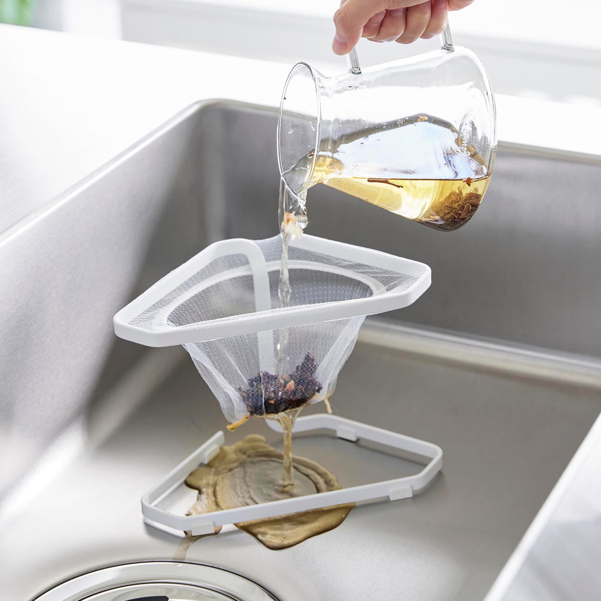 山崎実業 tower 水切りネットが付けられる三角コーナー タワー ( 4903208015554 タワーシリーズ 三角コーナー 水切りネットホルダー ステンレス製 ホルダー ネットホルダー シンクラック 三角コーナーラック ) 【ブラック】 ブラック