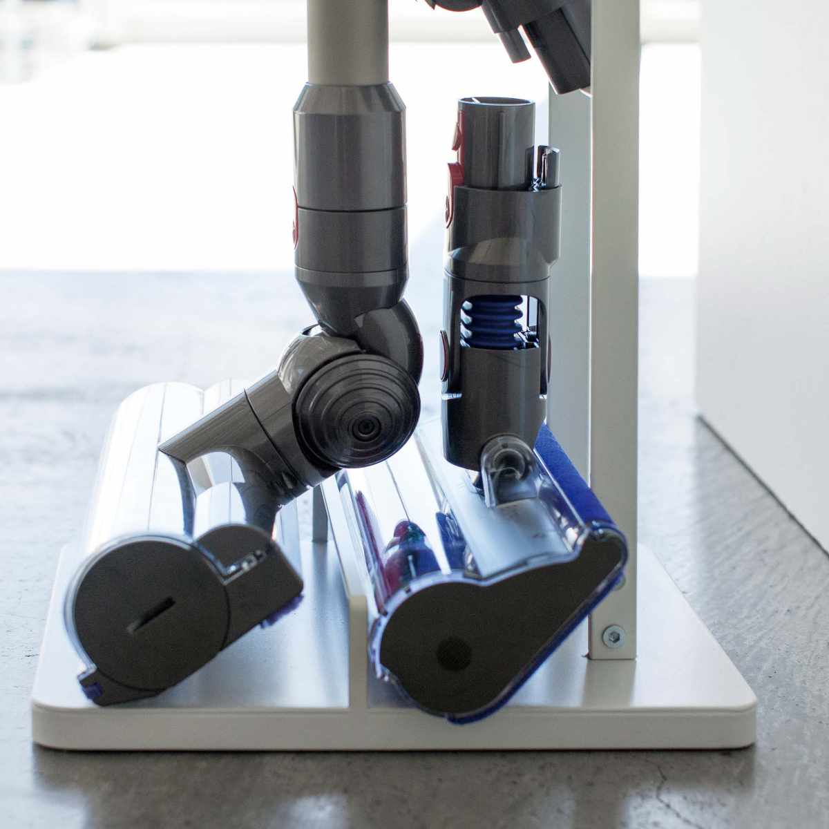 山崎実業 tower コードレスクリーナースタンド タワー ( 4903208035408 タワーシリーズ クリーナースタンド 掃除機スタンド ツールスタンド 掃除機 収納 縦型掃除機スタンド コードレス掃除機スタンド ) 【ホワイト】 ホワイト