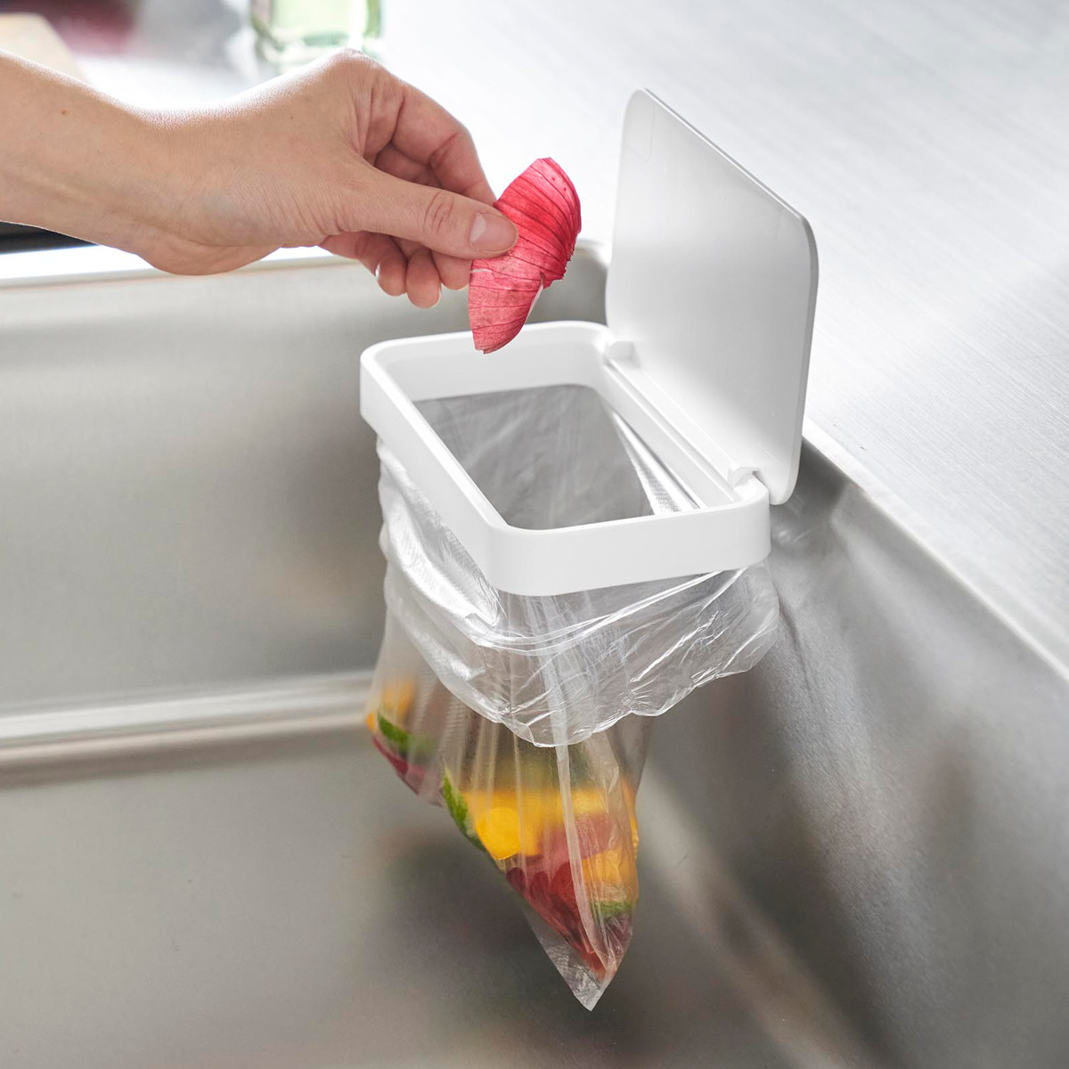 山崎実業 tower フィルムフック蓋付きポリ袋ホルダー タワー ( 4903208012898 タワーシリーズ 蓋付きポリ袋ホルダー フィルムフック 蓋付き ポリ袋ホルダー フタ付き 三角コーナー ゴミ袋ホルダー 生ゴミ ) 【ブラック】 ブラック