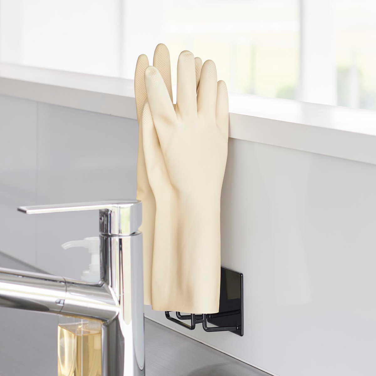 山崎実業 tower マグネットグローブホルダー タワー ( 4903208015226 タワーシリーズ マグネット グローブホルダー ゴム手袋ホルダー グローブ ゴム手袋 マグネット式 磁石 ゴム手袋収納 ゴム手袋ハンガー ) 【ブラック】 ブラック