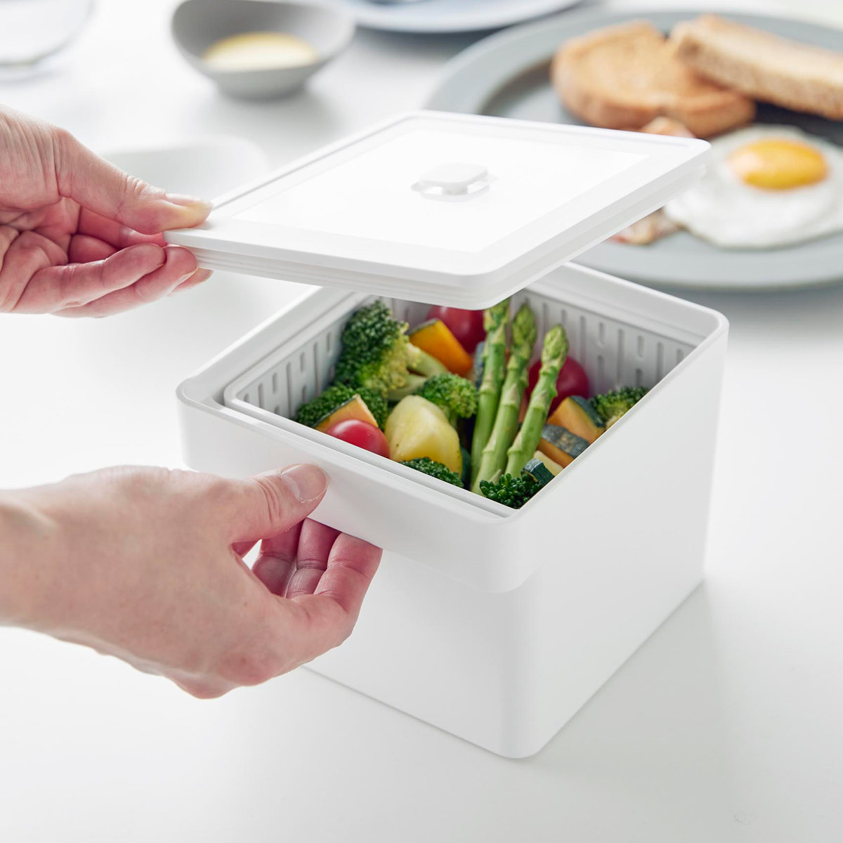 山崎実業 tower 電子レンジ・食洗機対応 ザル付き保存容器 タワー ( 4903208017770 タワーシリーズ ざる付き保存容器 保存容器 ザル付き 電子レンジ対応 食洗機対応 密閉容器 密閉 保存 容器 レンジ対応 冷凍保存 ) 【ブラック】 ブラック