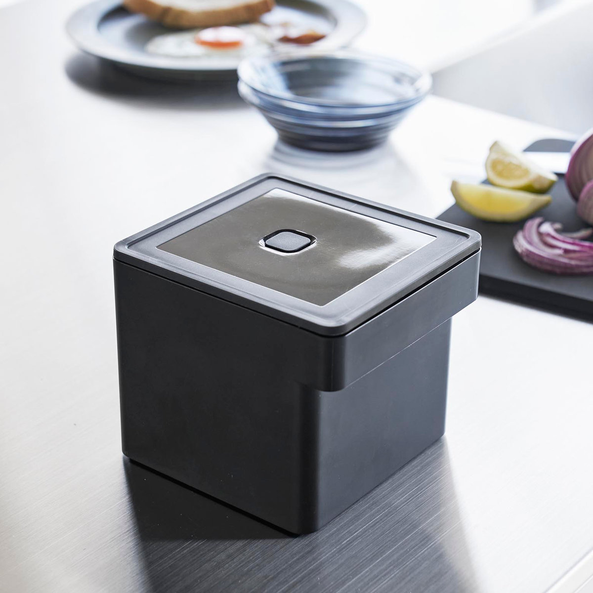 山崎実業 tower 電子レンジ・食洗機対応 ザル付き保存容器 タワー ( 4903208017770 タワーシリーズ ざる付き保存容器 保存容器 ザル付き 電子レンジ対応 食洗機対応 密閉容器 密閉 保存 容器 レンジ対応 冷凍保存 ) 【ブラック】 ブラック