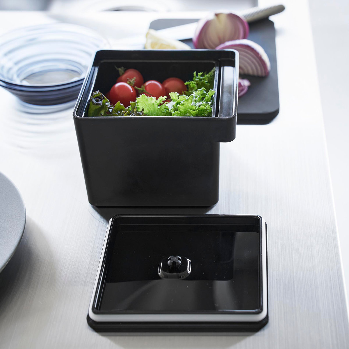 山崎実業 tower 電子レンジ・食洗機対応 ザル付き保存容器 タワー ( 4903208017770 タワーシリーズ ざる付き保存容器 保存容器 ザル付き 電子レンジ対応 食洗機対応 密閉容器 密閉 保存 容器 レンジ対応 冷凍保存 ) 【ブラック】 ブラック