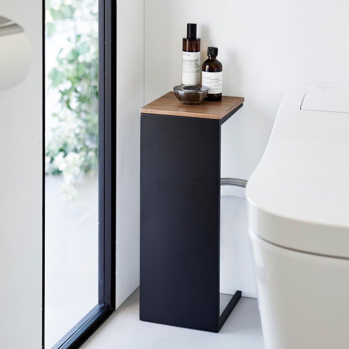 山崎実業 tower 目隠しトイレ配管カバー タワー ( 4903208052238 タワーシリーズ 目隠し トイレ配管カバー 配管カバー トイレ 配管 電源コード 隠す収納 収納 隠す トイレ収納 カバー スリム 天板 ) 【ブラック】 ブラック