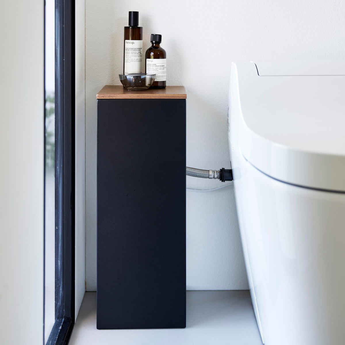 山崎実業 tower 目隠しトイレ配管カバー タワー ( 4903208052238 タワーシリーズ 目隠し トイレ配管カバー 配管カバー トイレ 配管 電源コード 隠す収納 収納 隠す トイレ収納 カバー スリム 天板 ) 【ブラック】 ブラック