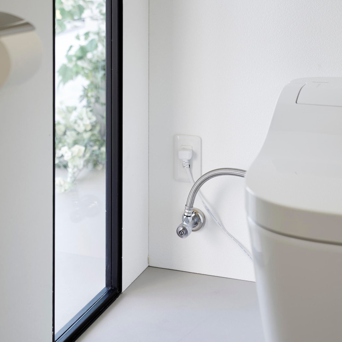 山崎実業 tower 目隠しトイレ配管カバー タワー ( 4903208052238 タワーシリーズ 目隠し トイレ配管カバー 配管カバー トイレ 配管 電源コード 隠す収納 収納 隠す トイレ収納 カバー スリム 天板 ) 【ブラック】 ブラック