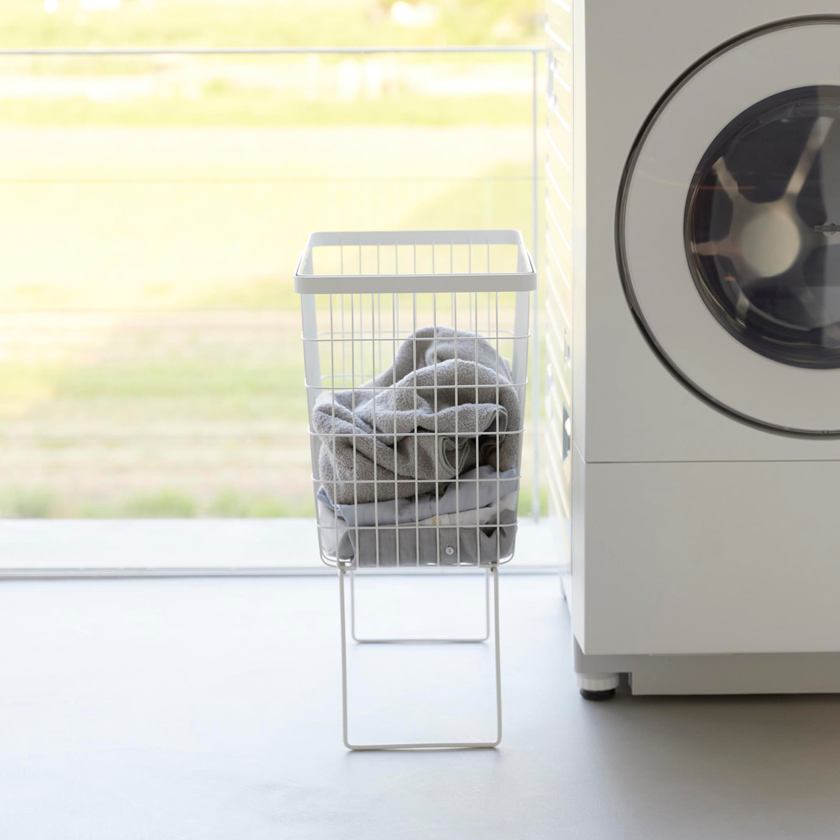 山崎実業 tower 折り畳み脚付きランドリーバスケット タワー ( 4903208014625 タワーシリーズ ランドリーバスケット 脚付き 折りたたみ脚付き バスケット 洗濯かご ランドリー ワイヤー 洗濯カゴ 洗濯物入れ 脚付きバスケット ) 【ブラック】 ブラック