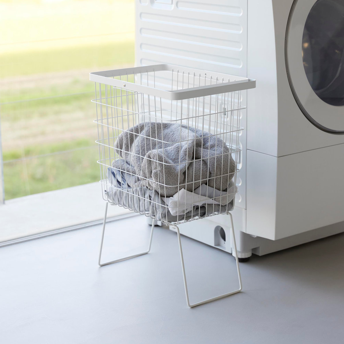 山崎実業 tower 折り畳み脚付きランドリーバスケット タワー ( 4903208014625 タワーシリーズ ランドリーバスケット 脚付き 折りたたみ脚付き バスケット 洗濯かご ランドリー ワイヤー 洗濯カゴ 洗濯物入れ 脚付きバスケット ) 【ブラック】 ブラック