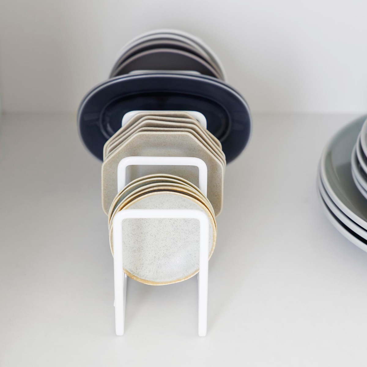 山崎実業 tower 豆皿収納ラック タワー ( 4903208013956 タワーシリーズ 豆皿 収納ラック 豆皿収納 お皿 スタンド 皿スタンド プレートスタンド 省スペース ディッシュ ラック 収納 食器 皿 食器立て 食器棚収納 プレート ) 【ホワイト】 ホワイト