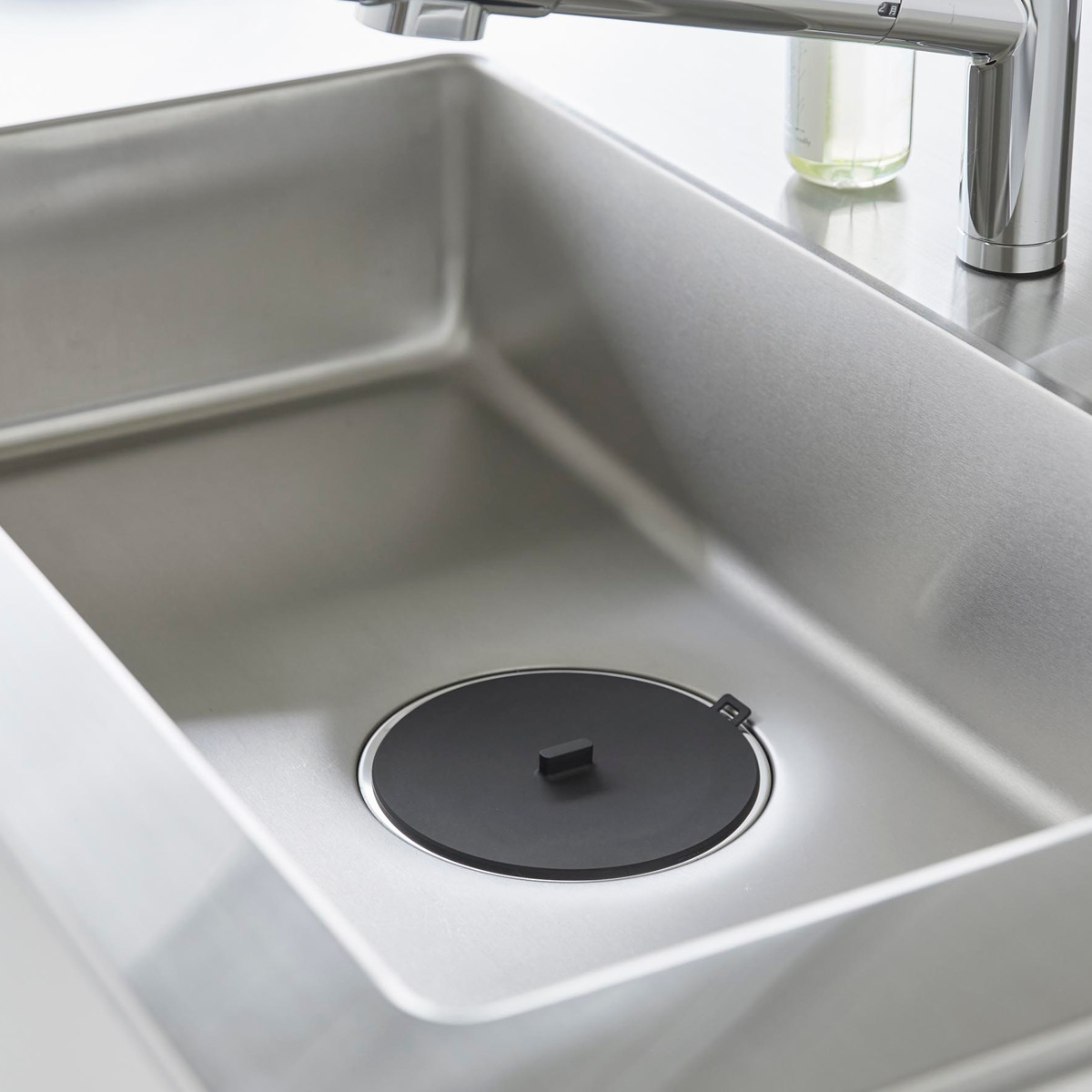 山崎実業 tower マグネット浸け置き洗いキャップ タワー ( 4903208013161 タワーシリーズ 浸け置き洗いキャップ マグネット シンク 食洗機対応 磁石 浮かせる シンク用 ふた カバー キッチン シンク掃除 つけ置き 台所 栓 浸け ) 【ホワイト】 ホワイト