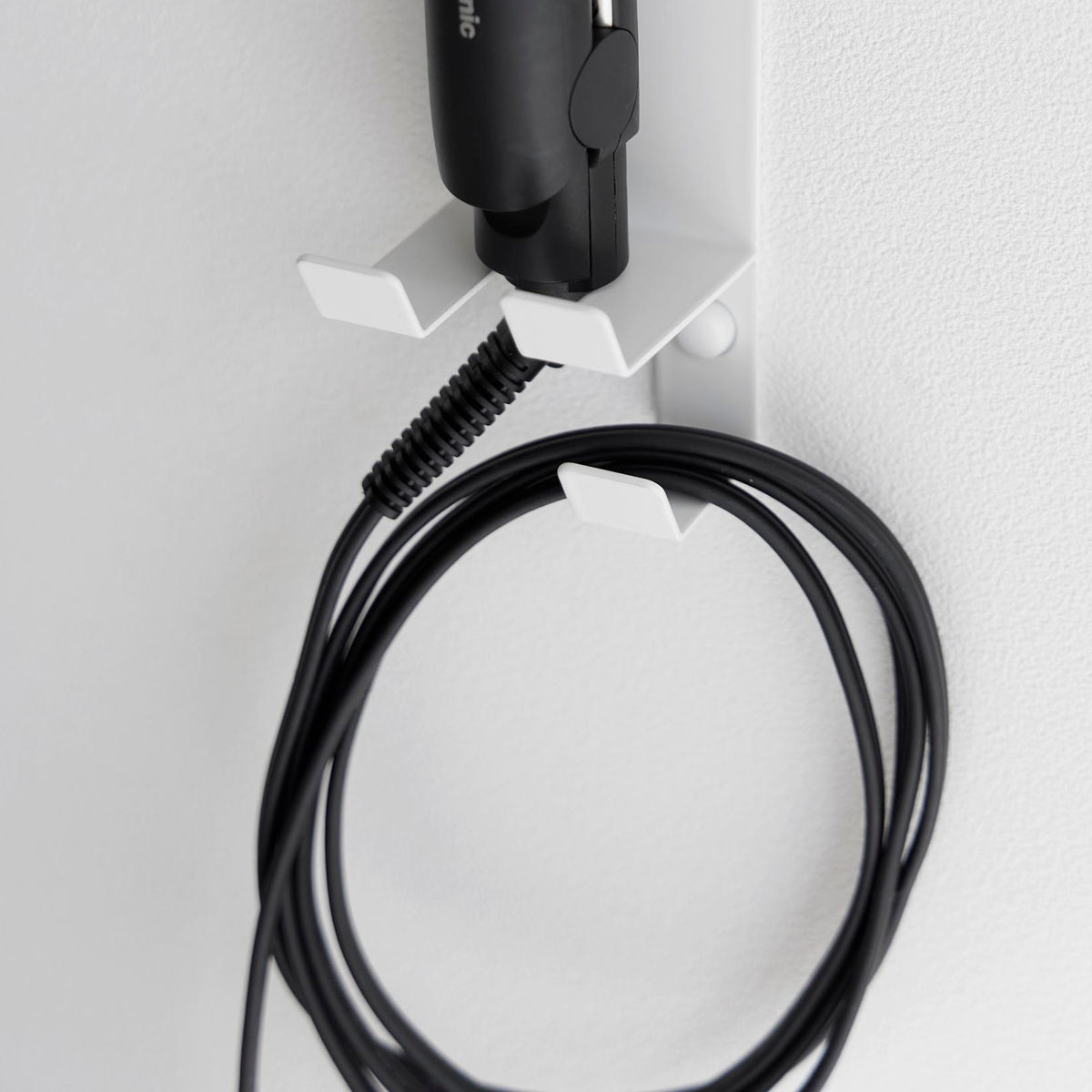 山崎実業 tower ウォールヘアーアイロンホルダー タワー 石こうボード壁対応 ( 4903208013451 タワーシリーズ ヘアーアイロンホルダー 石こうボード壁 壁面 ヘアアイロン ヘアアイロンホルダー ) 【ブラック】 ブラック