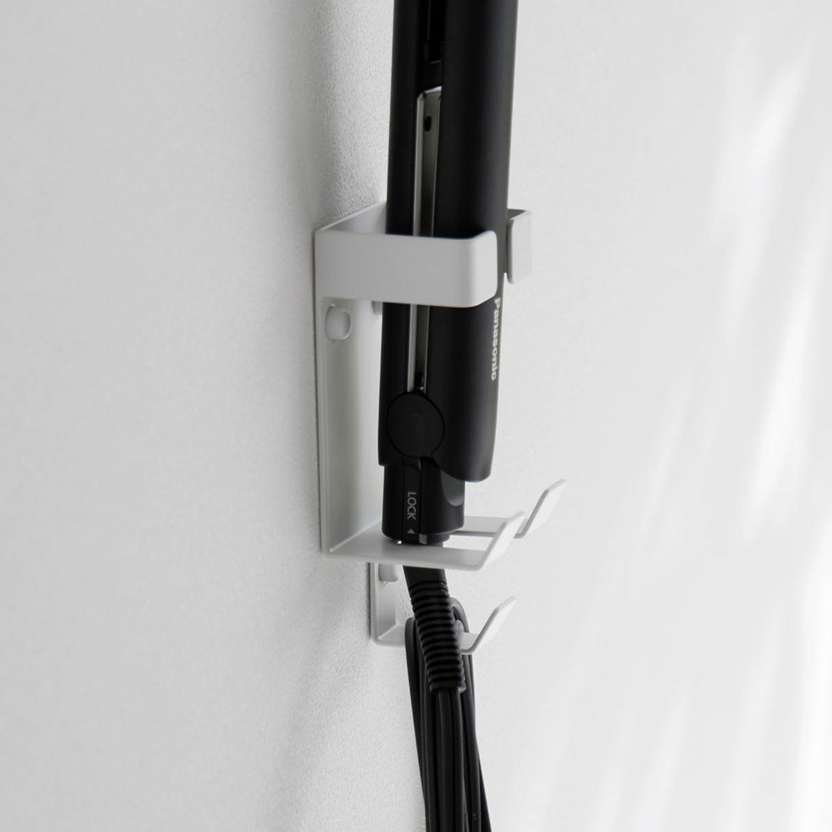 山崎実業 tower ウォールヘアーアイロンホルダー タワー 石こうボード壁対応 ( 4903208013451 タワーシリーズ ヘアーアイロンホルダー 石こうボード壁 壁面 ヘアアイロン ヘアアイロンホルダー ) 【ブラック】 ブラック