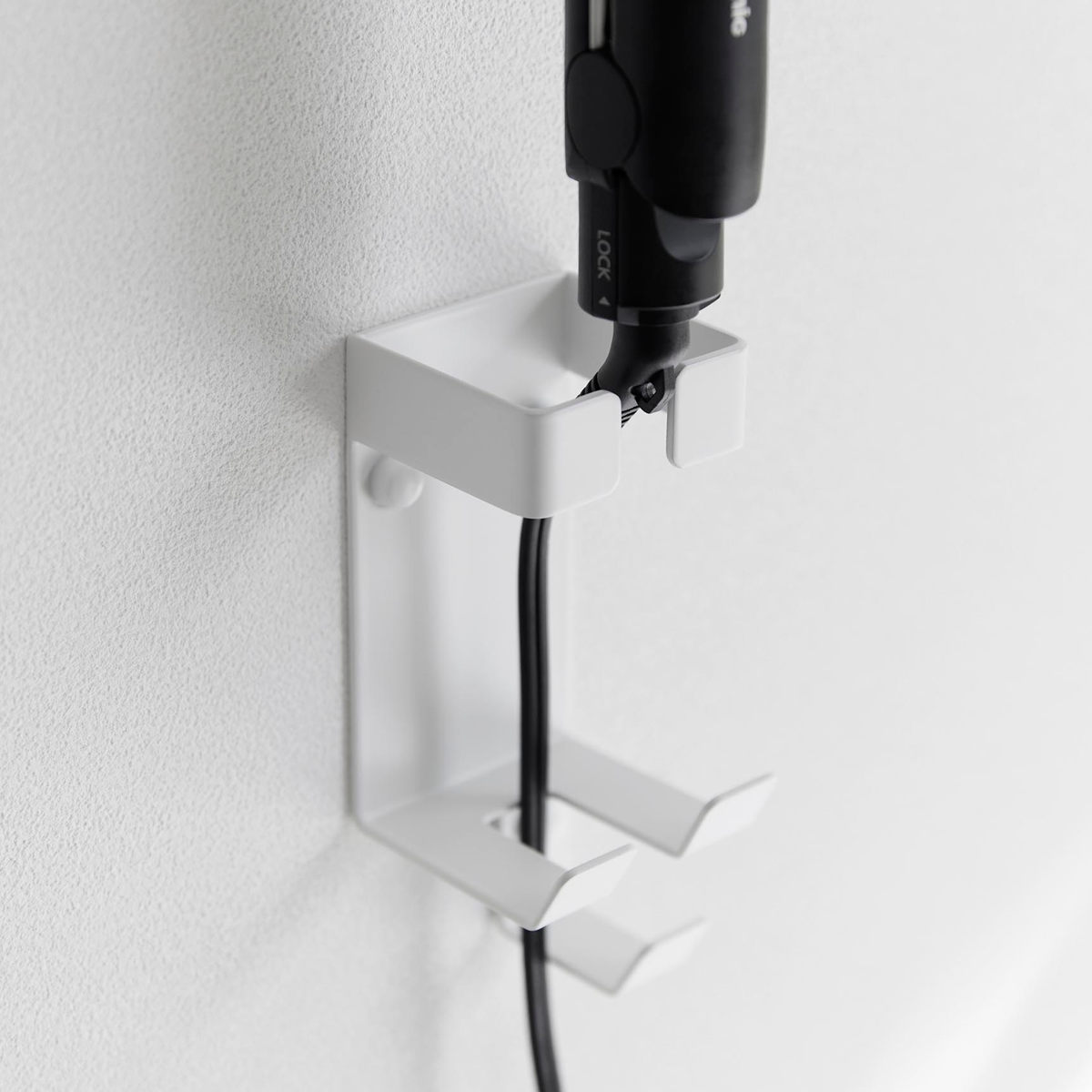 山崎実業 tower ウォールヘアーアイロンホルダー タワー 石こうボード壁対応 ( 4903208013451 タワーシリーズ ヘアーアイロンホルダー 石こうボード壁 壁面 ヘアアイロン ヘアアイロンホルダー ) 【ブラック】 ブラック