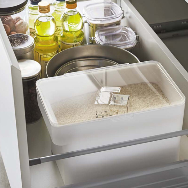 Lohaco 米びつ シンク下米びつ 密閉 タワー Tower 5kg 計量カップ付き ホワイト ライスボックス 米櫃 ライスストッカー こめびつ コメビツ パッキン付き お米収納 キッチン収納 山崎実業 保存容器 キャニスター リビングート ロハコ店