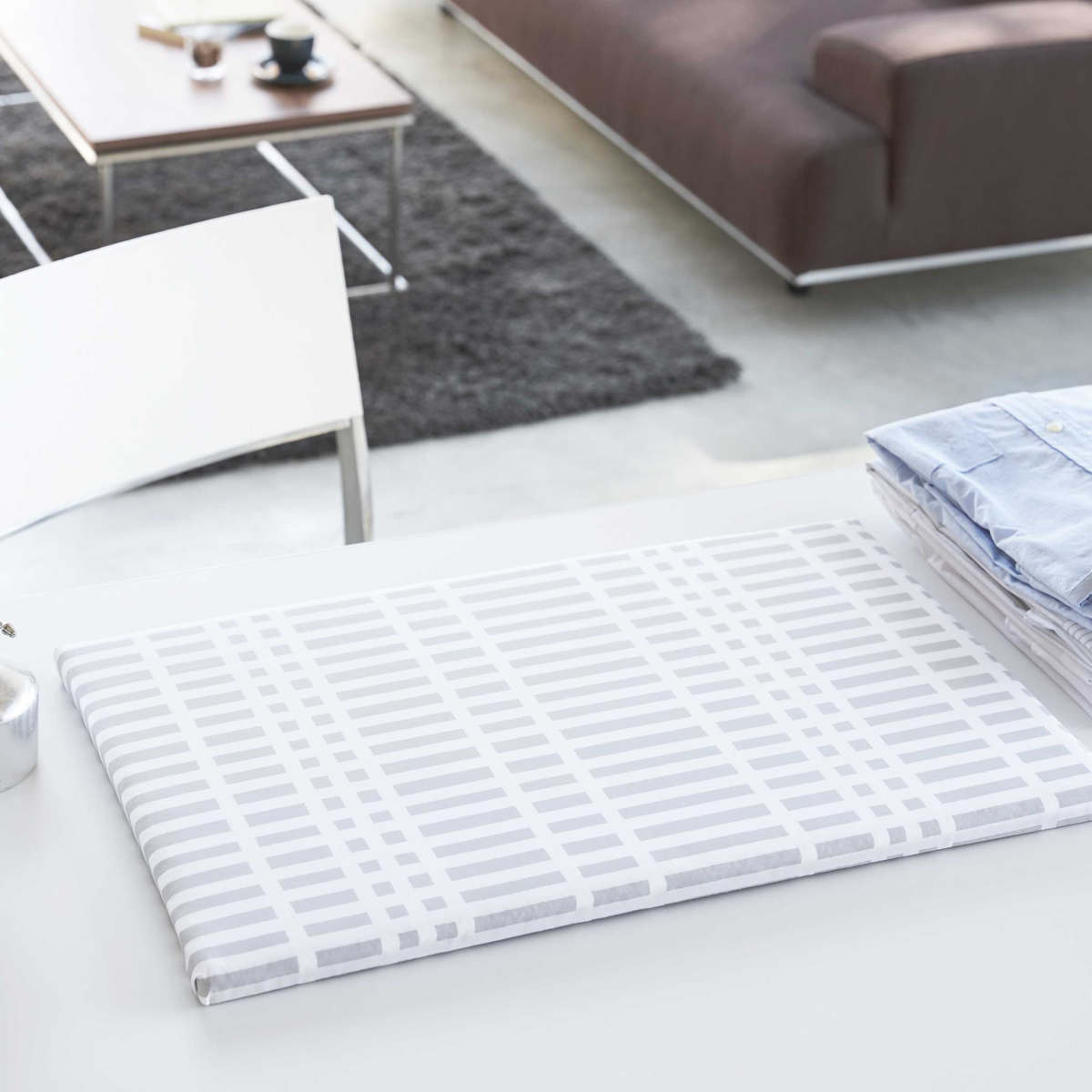 山崎実業 北欧風 暮らしの定番 平型アイロン台 ( 4903208012225 アイロン台 脚なし チェック アイロンボード 北欧 軽量 コンパクト 平型タイプ 折りたたみ アイロン掛け 作業台 )