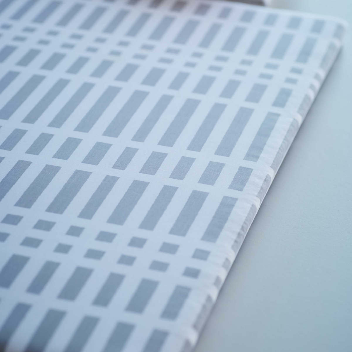 山崎実業 北欧風 暮らしの定番 平型アイロン台 ( 4903208012225 アイロン台 脚なし チェック アイロンボード 北欧 軽量 コンパクト 平型タイプ 折りたたみ アイロン掛け 作業台 )