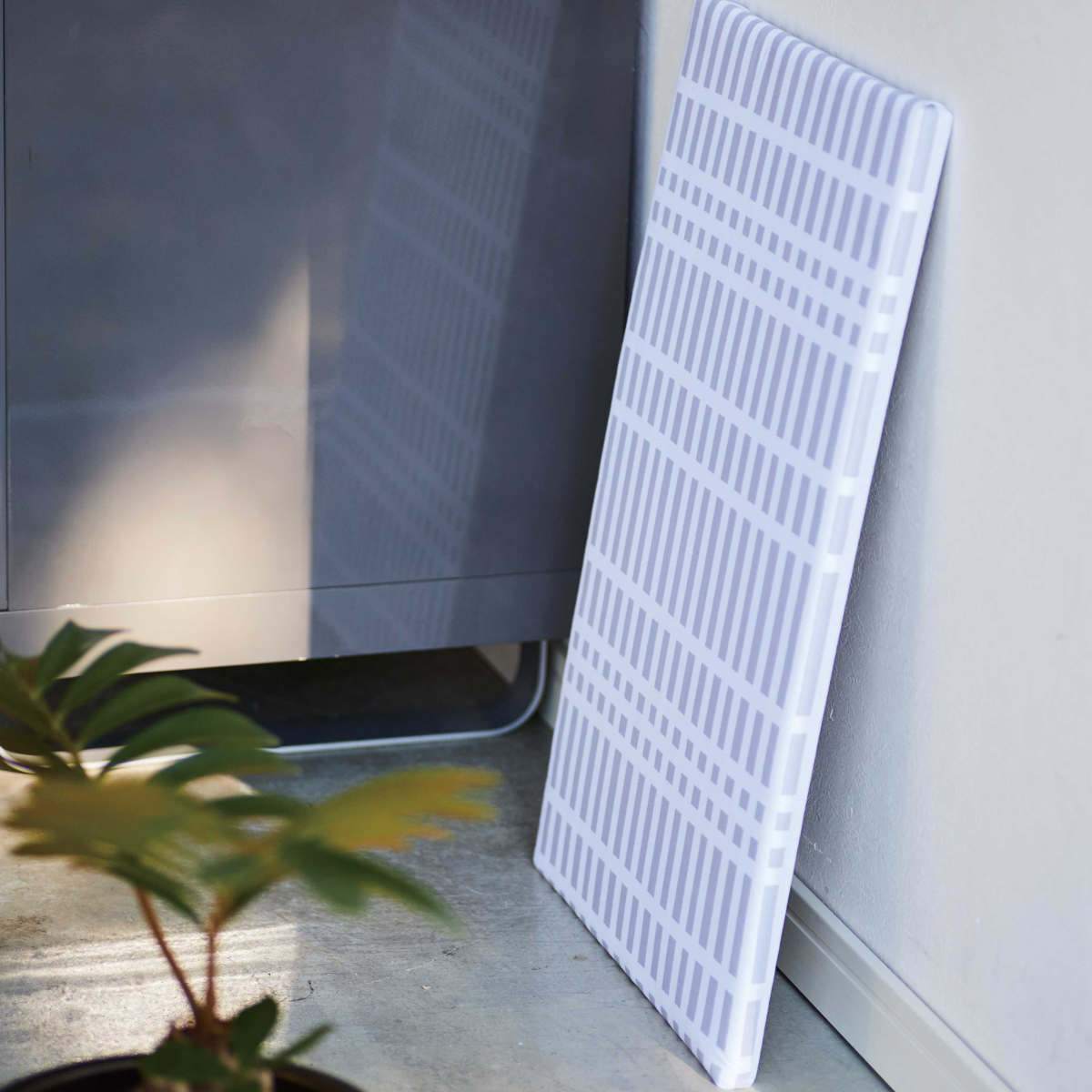 山崎実業 北欧風 暮らしの定番 平型アイロン台 ( 4903208012225 アイロン台 脚なし チェック アイロンボード 北欧 軽量 コンパクト 平型タイプ 折りたたみ アイロン掛け 作業台 )