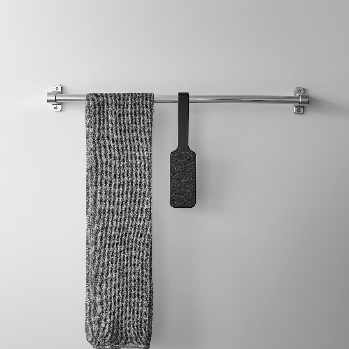 山崎実業 tower マグネットかかとやすり タワー ( 4903208013062 タワーシリーズ かかとやすり かかとケア 磁石 マグネット 浮かせる収納 浮かせて収納 角質 ケア やすり ) 【ブラック】 ブラック