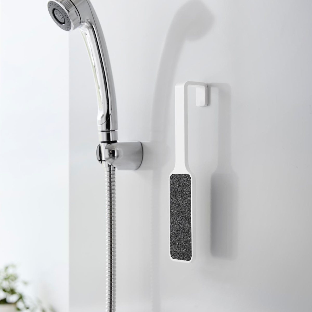 山崎実業 tower マグネットかかとやすり タワー ( 4903208013062 タワーシリーズ かかとやすり かかとケア 磁石 マグネット 浮かせる収納 浮かせて収納 角質 ケア やすり ) 【ブラック】 ブラック