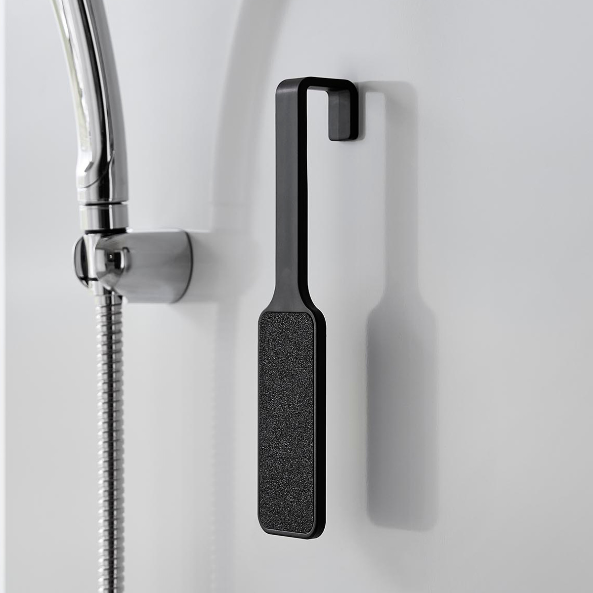 山崎実業 tower マグネットかかとやすり タワー ( 4903208013062 タワーシリーズ かかとやすり かかとケア 磁石 マグネット 浮かせる収納 浮かせて収納 角質 ケア やすり ) 【ブラック】 ブラック