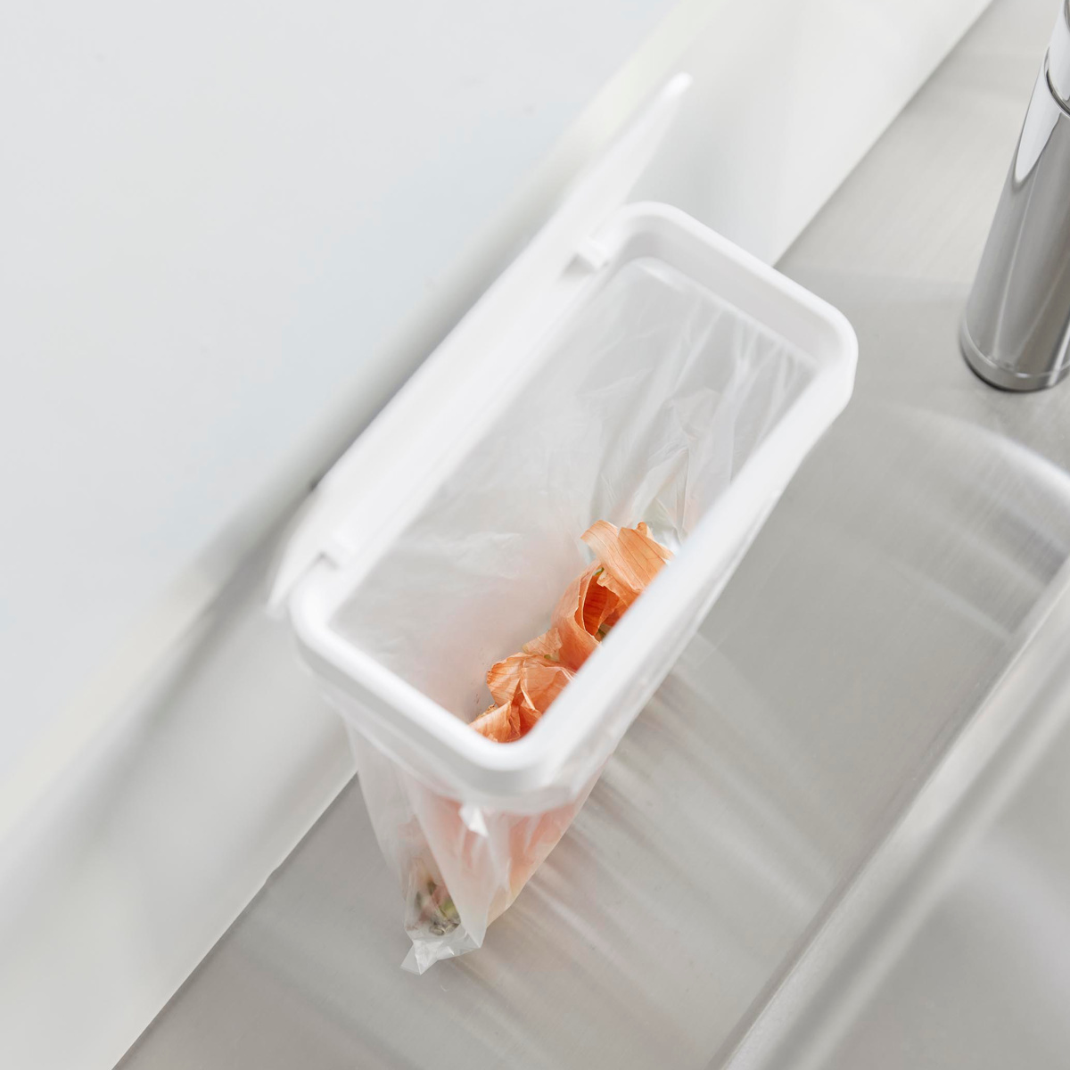 山崎実業 tower マグネット蓋付きポリ袋ホルダー タワー ( 4903208019194 タワーシリーズ 蓋付きポリ袋ホルダー マグネット 磁石 蓋付き ポリ袋ホルダー フタ付き 三角コーナー ゴミ袋ホルダー 生ゴミ ) 【ホワイト】 ホワイト