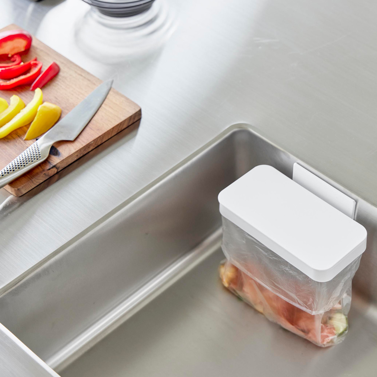 山崎実業 tower マグネット蓋付きポリ袋ホルダー タワー ( 4903208019194 タワーシリーズ 蓋付きポリ袋ホルダー マグネット 磁石 蓋付き ポリ袋ホルダー フタ付き 三角コーナー ゴミ袋ホルダー 生ゴミ ) 【ホワイト】 ホワイト