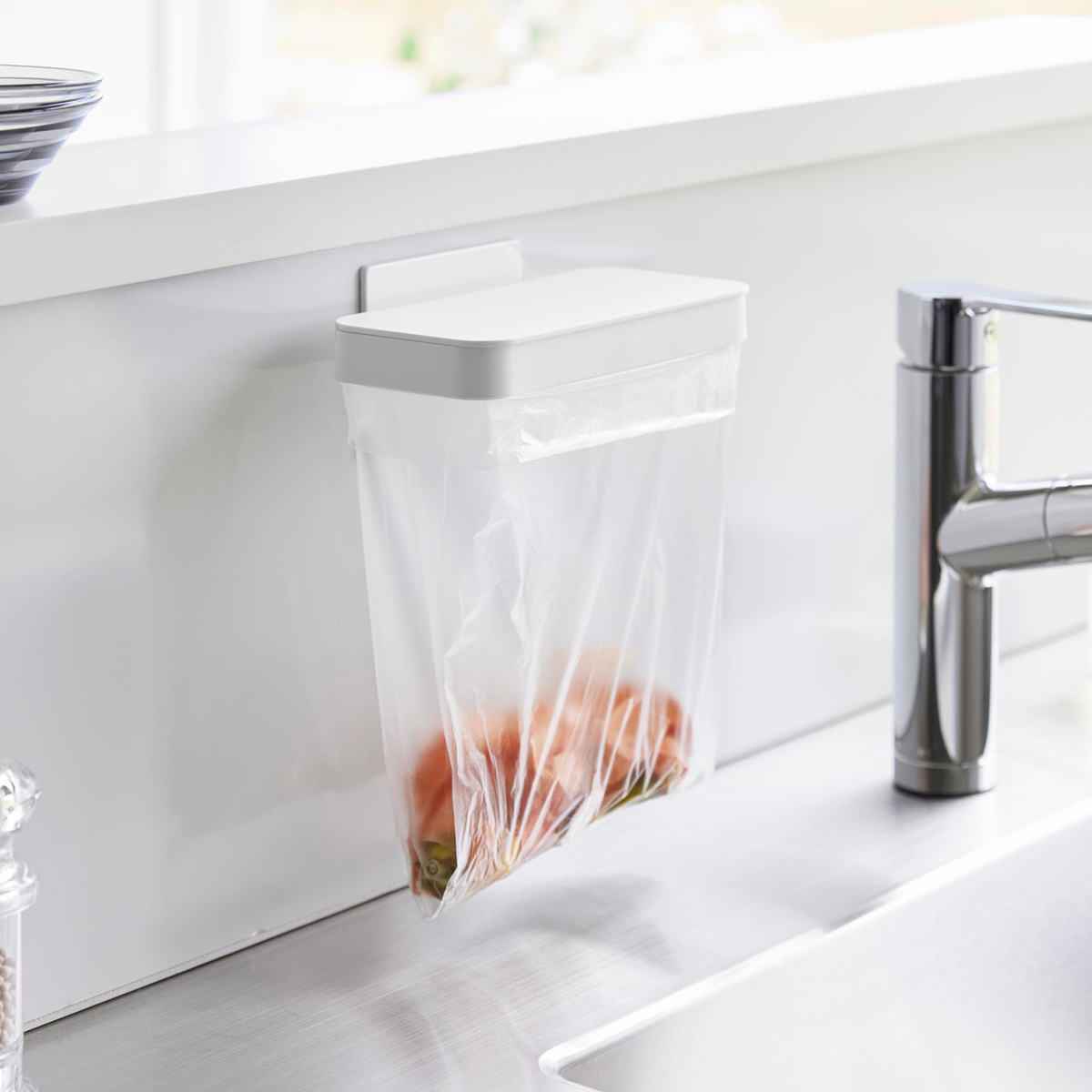 山崎実業 tower マグネット蓋付きポリ袋ホルダー タワー ( 4903208019194 タワーシリーズ 蓋付きポリ袋ホルダー マグネット 磁石 蓋付き ポリ袋ホルダー フタ付き 三角コーナー ゴミ袋ホルダー 生ゴミ ) 【ホワイト】 ホワイト