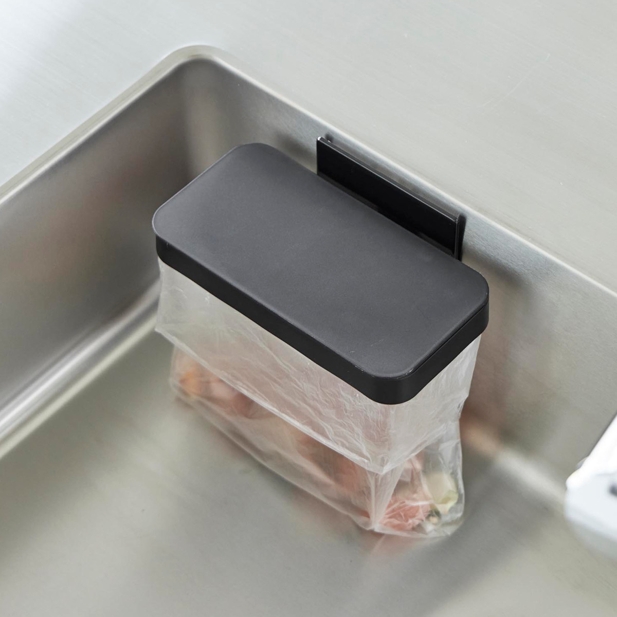 山崎実業 tower マグネット蓋付きポリ袋ホルダー タワー ( 4903208019194 タワーシリーズ 蓋付きポリ袋ホルダー マグネット 磁石 蓋付き ポリ袋ホルダー フタ付き 三角コーナー ゴミ袋ホルダー 生ゴミ ) 【ホワイト】 ホワイト