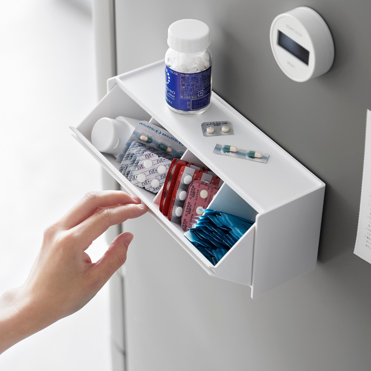 山崎実業 tower マグネットお薬&サプリメント収納ケース タワー ( 4903208013574 タワーシリーズ 収納ケース お薬&サプリメント収納ケース マグネット 壁面収納 壁面 浮かせて収納 浮かせる収納 磁石 ) 【ホワイト】 ホワイト