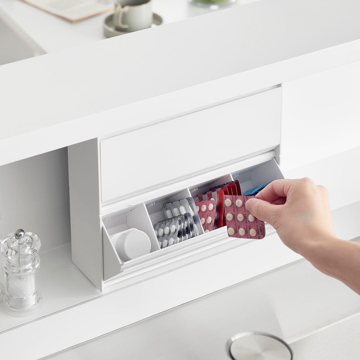 山崎実業 tower マグネットお薬&サプリメント収納ケース タワー ( 4903208013574 タワーシリーズ 収納ケース お薬&サプリメント収納ケース マグネット 壁面収納 壁面 浮かせて収納 浮かせる収納 磁石 ) 【ホワイト】 ホワイト