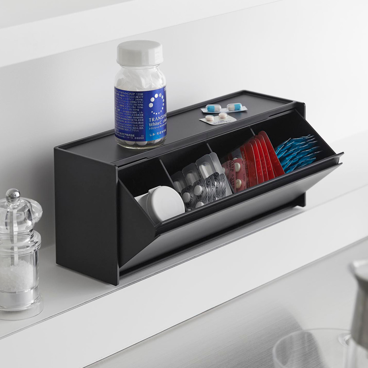 山崎実業 tower マグネットお薬&サプリメント収納ケース タワー ( 4903208013574 タワーシリーズ 収納ケース お薬&サプリメント収納ケース マグネット 壁面収納 壁面 浮かせて収納 浮かせる収納 磁石 ) 【ホワイト】 ホワイト