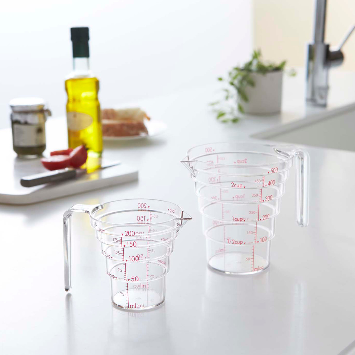 山崎実業 電子レンジ対応 段々計量カップ 500ML ( 4903208027007 軽量カップ メジャーカップ 食洗機対応 500ml 持ち手付き 透明 見やすい 料理 製菓 お菓子作り 計量カップ クリア 計量コップ 計量器具 )