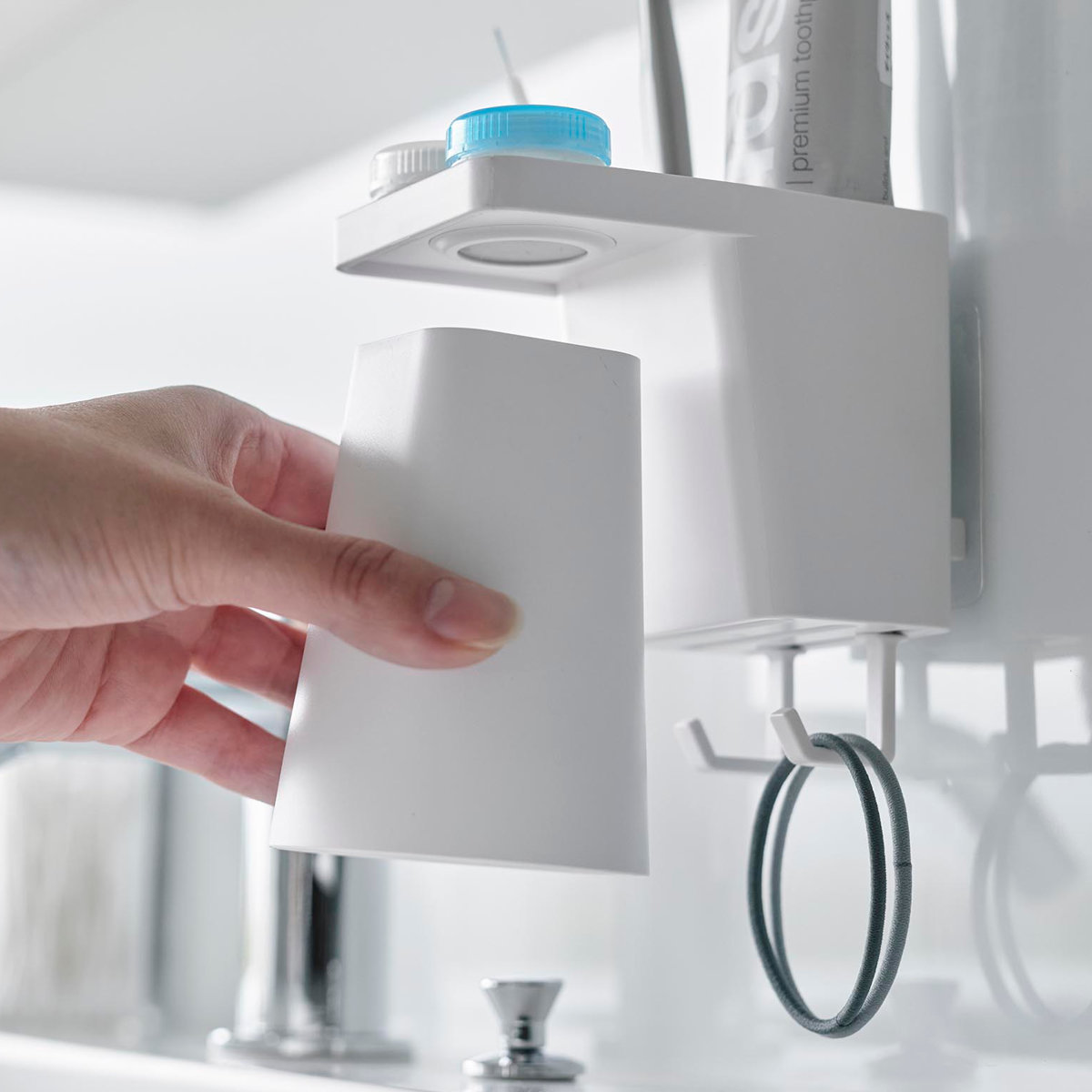 山崎実業 tower フィルムフック1人用歯ブラシホルダー&マグネットタンブラー タワー ( 4903208012959 タワーシリーズ 歯ブラシホルダー マグネットタンブラー フィルムフック フィルムフックホルダー 1人用 フック付き ) 【ブラック】 ブラック