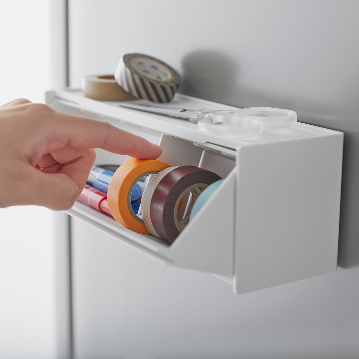 山崎実業 tower マグネットマスキングテープ収納ケース タワー ( 4903208013536 タワーシリーズ マスキングテープ収納ケース 磁石 マグネット 冷蔵庫収納 マステ収納 マステ マスキングテープ フラップ式 ) 【ブラック】 ブラック