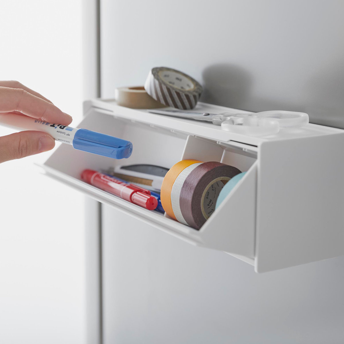 山崎実業 tower マグネットマスキングテープ収納ケース タワー ( 4903208013536 タワーシリーズ マスキングテープ収納ケース 磁石 マグネット 冷蔵庫収納 マステ収納 マステ マスキングテープ フラップ式 ) 【ブラック】 ブラック