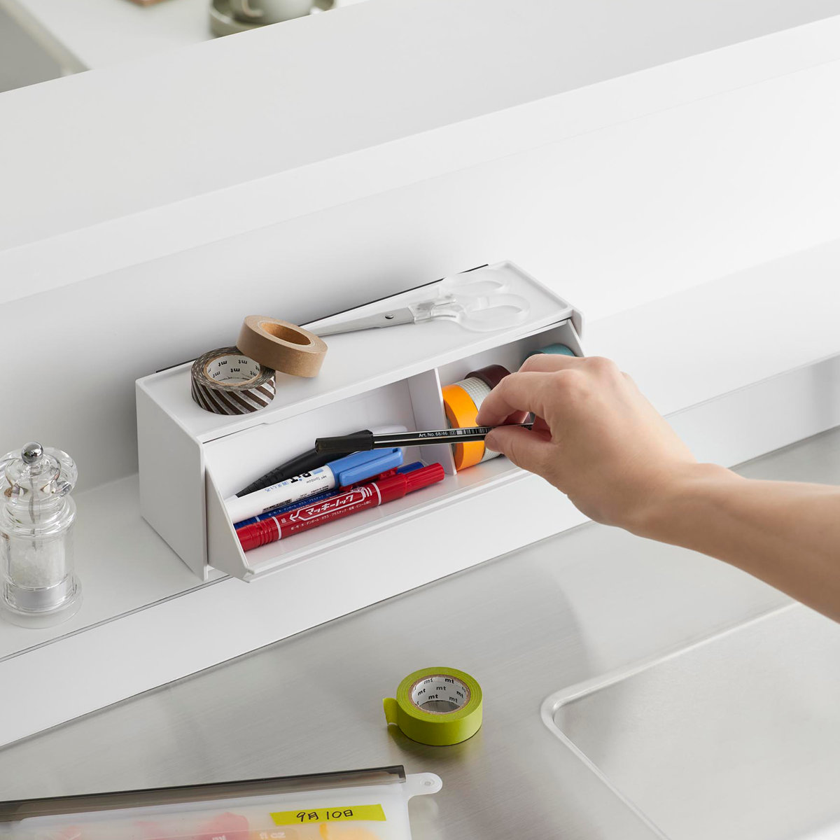 山崎実業 tower マグネットマスキングテープ収納ケース タワー ( 4903208013536 タワーシリーズ マスキングテープ収納ケース 磁石 マグネット 冷蔵庫収納 マステ収納 マステ マスキングテープ フラップ式 ) 【ブラック】 ブラック