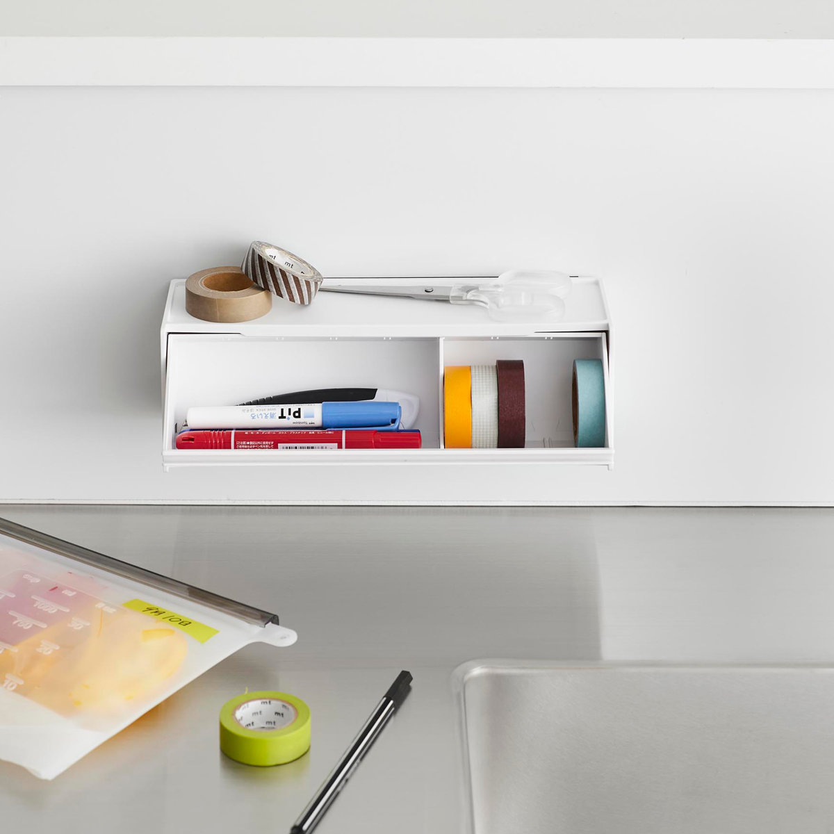 山崎実業 tower マグネットマスキングテープ収納ケース タワー ( 4903208013536 タワーシリーズ マスキングテープ収納ケース 磁石 マグネット 冷蔵庫収納 マステ収納 マステ マスキングテープ フラップ式 ) 【ブラック】 ブラック