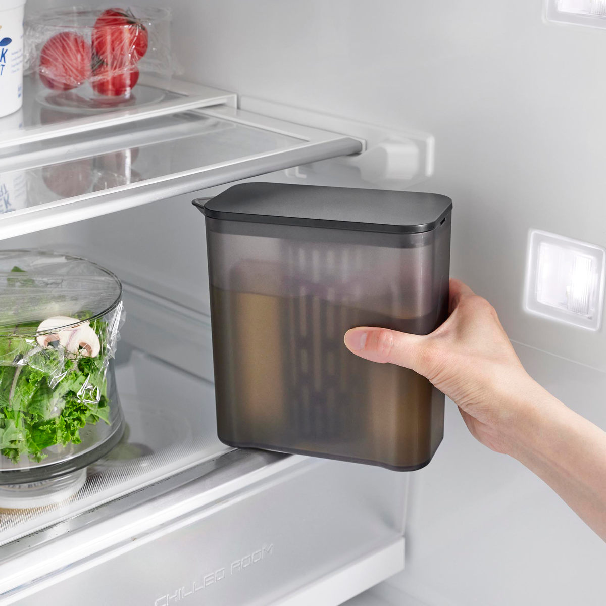 山崎実業 tower 棚に入れられる冷水筒 タワー 1L ( 4903208016902 タワーシリーズ 冷水筒 食洗機対応 1リットル ピッチャー 水差し 水さし 麦茶ポット 冷水ポット メッシュフィルター付き パッキンレス ) 【ホワイト】 ホワイト