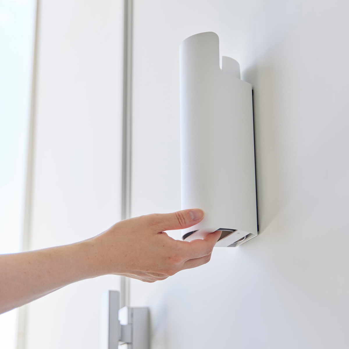 山崎実業 tower マグネット目隠しスプレーホルダー タワー ( 4903208082372 タワーシリーズ スプレーホルダー マグネット 磁石 目隠しホルダー 目隠し 壁面収納 壁 浮かせる収納 浮かせて収納 スプレー ホルダー ) 【ブラック】 ブラック