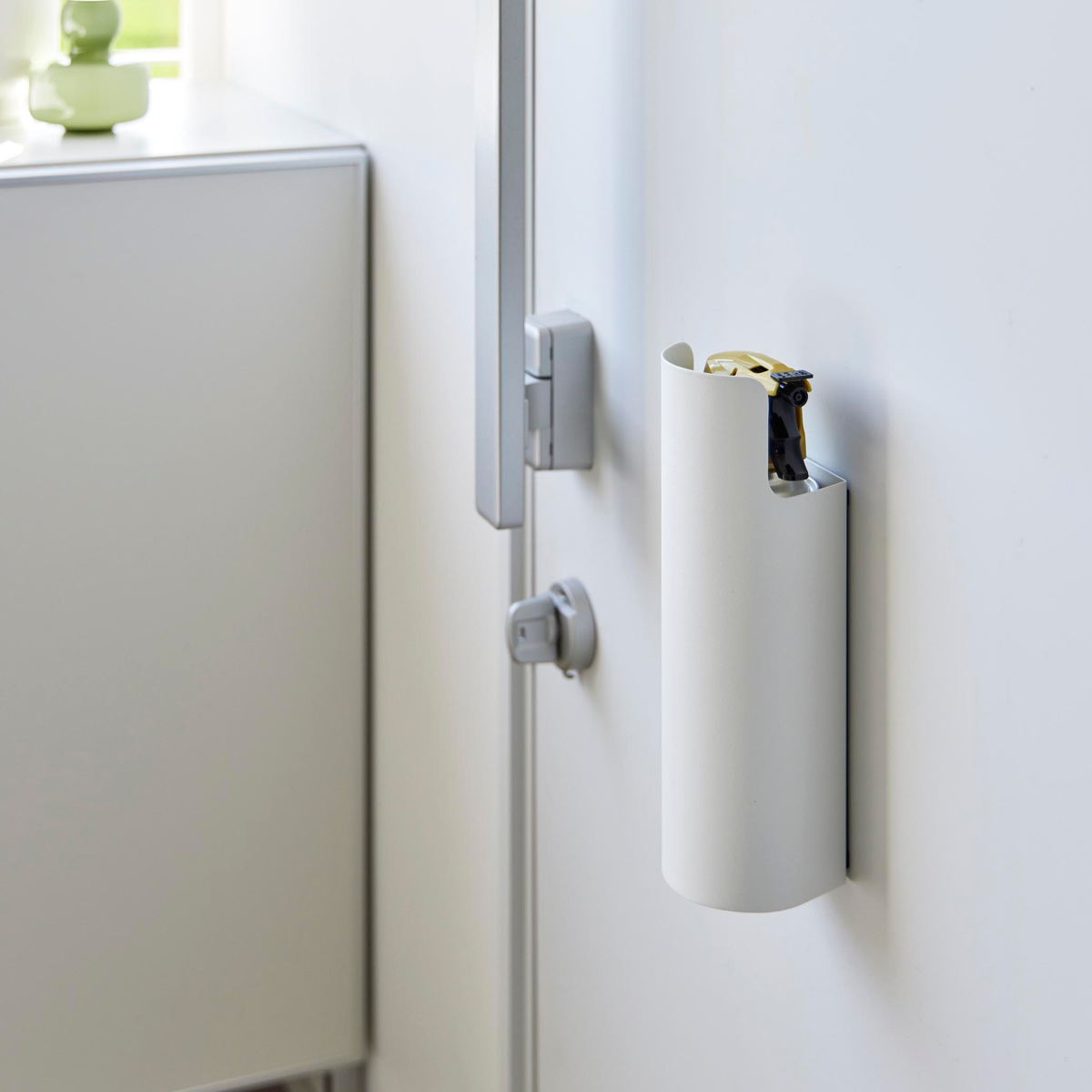 山崎実業 tower マグネット目隠しスプレーホルダー タワー ( 4903208082372 タワーシリーズ スプレーホルダー マグネット 磁石 目隠しホルダー 目隠し 壁面収納 壁 浮かせる収納 浮かせて収納 スプレー ホルダー ) 【ブラック】 ブラック