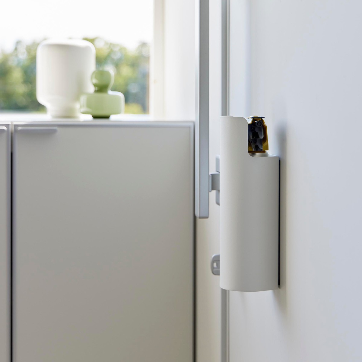 山崎実業 tower マグネット目隠しスプレーホルダー タワー ( 4903208082372 タワーシリーズ スプレーホルダー マグネット 磁石 目隠しホルダー 目隠し 壁面収納 壁 浮かせる収納 浮かせて収納 スプレー ホルダー ) 【ブラック】 ブラック