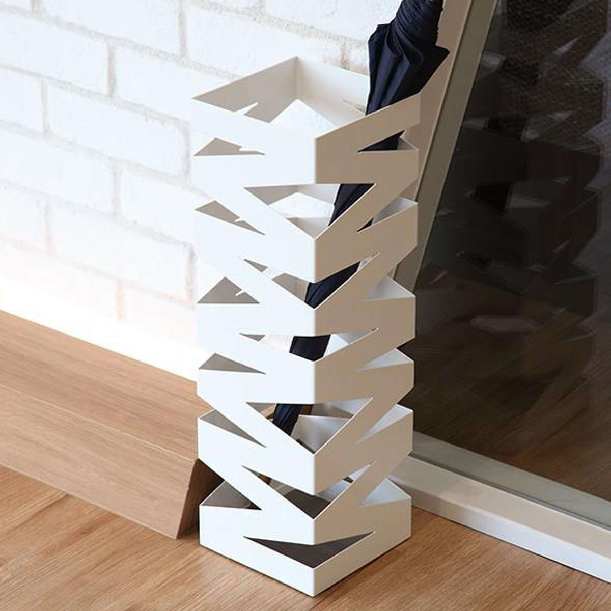 山崎実業 かさたて ロック ホワイト ( 4903208062053 かさたてロック 620 約8本 収納 スリム 傘 かさ立て かさ アンブレラスタンド 傘立 傘入れ 玄関 完成品 シンプル おしゃれ アンブレラホルダー カサ レインラック )