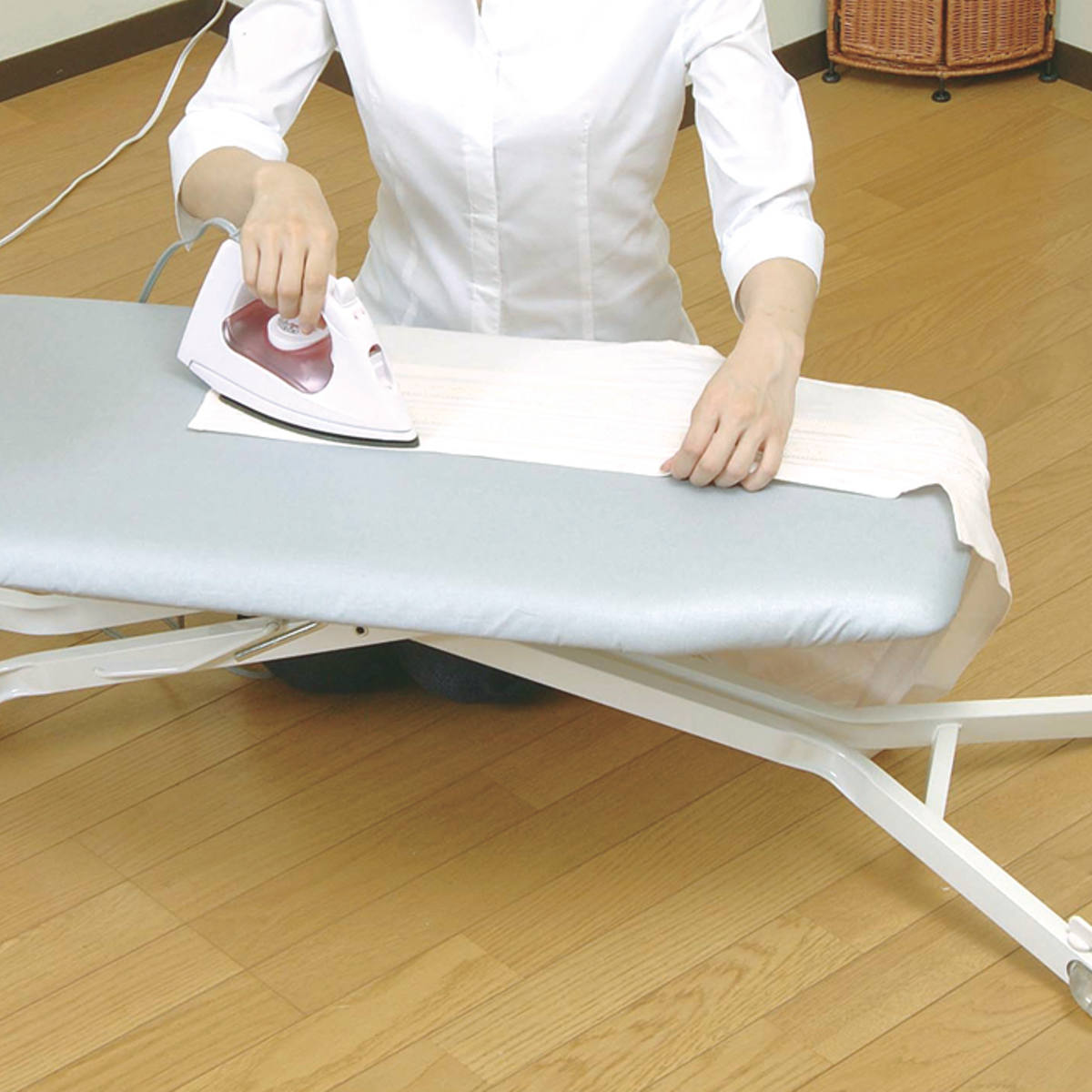 山崎実業 スタンド式解決プレス アルミ脚 ( 4903208076111 アイロン台 15段階調節 アイロン掛け 高さ調整 アルミ アイロン 台 作業台 スタンド式 アイロン置き 15段階 軽量 )