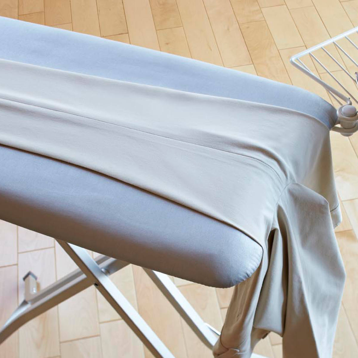 山崎実業 スタンド式解決プレス アルミ脚 ( 4903208076111 アイロン台 15段階調節 アイロン掛け 高さ調整 アルミ アイロン 台 作業台 スタンド式 アイロン置き 15段階 軽量 )