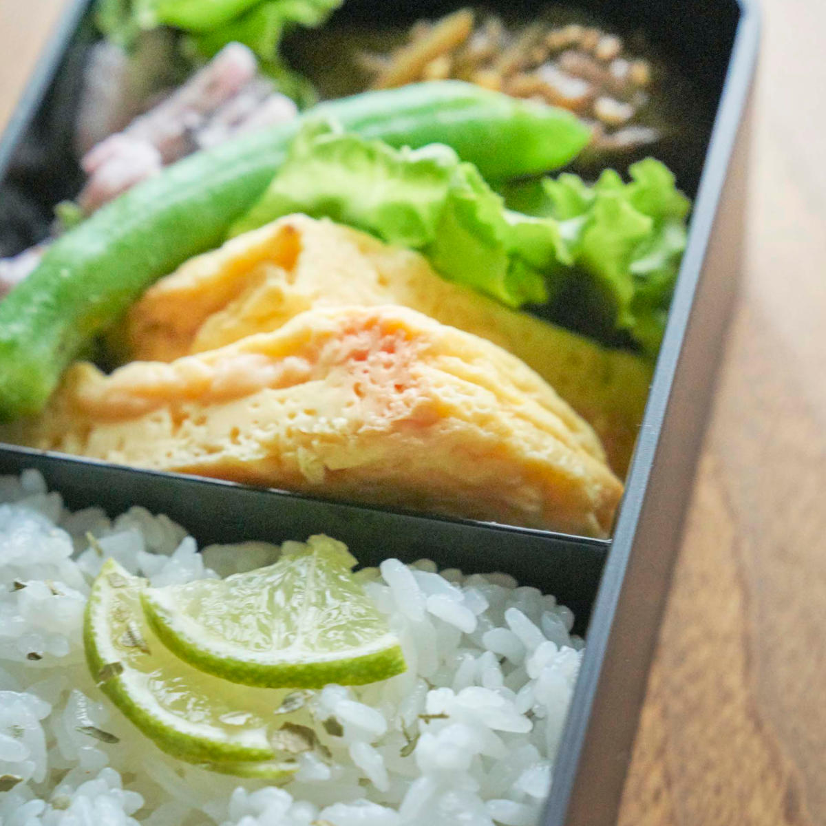 山崎実業 tower バルブ付き密封ランチボックス タワー ( 4903208048231 弁当箱 保存容器 一段 レンジ対応 食洗機対応 一段弁当箱 角型 レンジOK 食洗機OK シンプル 女性 容器 密閉 バルブ 汁もれしにくい 仕切り付き ) 【ホワイト】 ホワイト