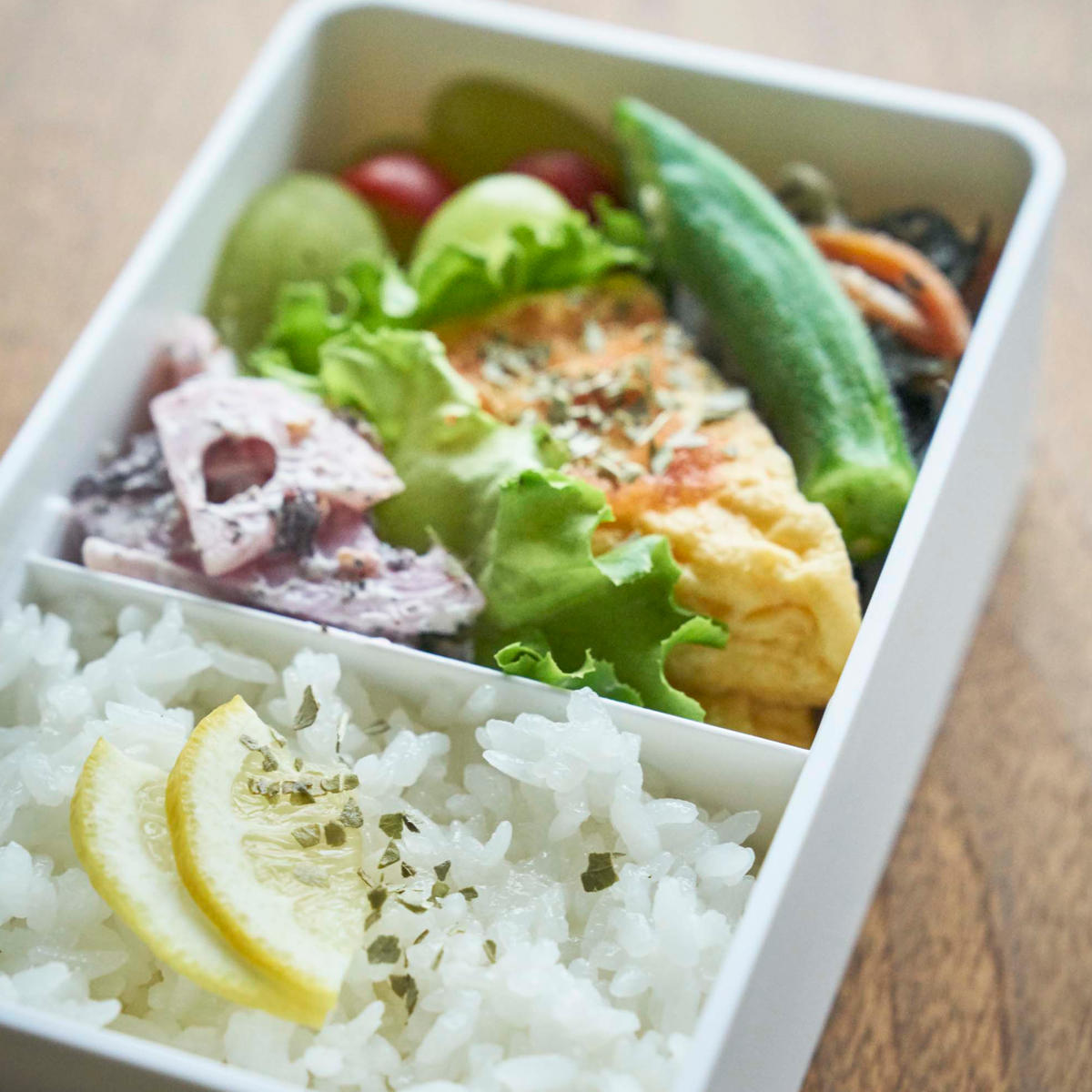 山崎実業 tower バルブ付き密封ランチボックス タワー ( 4903208048231 弁当箱 保存容器 一段 レンジ対応 食洗機対応 一段弁当箱 角型 レンジOK 食洗機OK シンプル 女性 容器 密閉 バルブ 汁もれしにくい 仕切り付き ) 【ホワイト】 ホワイト