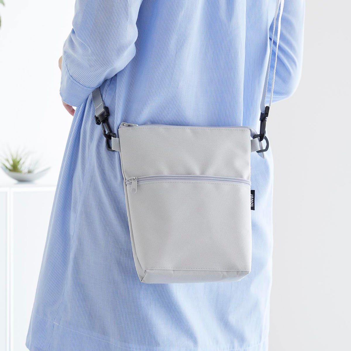 山崎実業 tower コンビニちょい買い保冷&保温バッグ タワー ( 4903208101653 タワーシリーズ 保冷&保温バッグ ミニバッグ 保冷バッグ 保温バッグ 保冷かばん 保温かばん ショルダーバッグ コンパクト ) 【ライトグレー】 ライトグレー