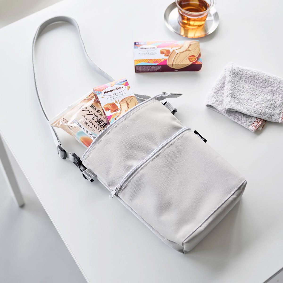 山崎実業 tower コンビニちょい買い保冷&保温バッグ タワー ( 4903208101653 タワーシリーズ 保冷&保温バッグ ミニバッグ 保冷バッグ 保温バッグ 保冷かばん 保温かばん ショルダーバッグ コンパクト ) 【ライトグレー】 ライトグレー