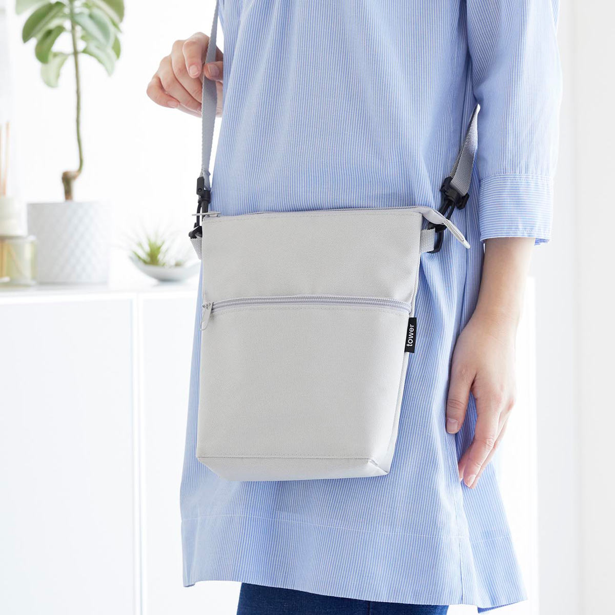 山崎実業 tower コンビニちょい買い保冷&保温バッグ タワー ( 4903208101653 タワーシリーズ 保冷&保温バッグ ミニバッグ 保冷バッグ 保温バッグ 保冷かばん 保温かばん ショルダーバッグ コンパクト ) 【ライトグレー】 ライトグレー