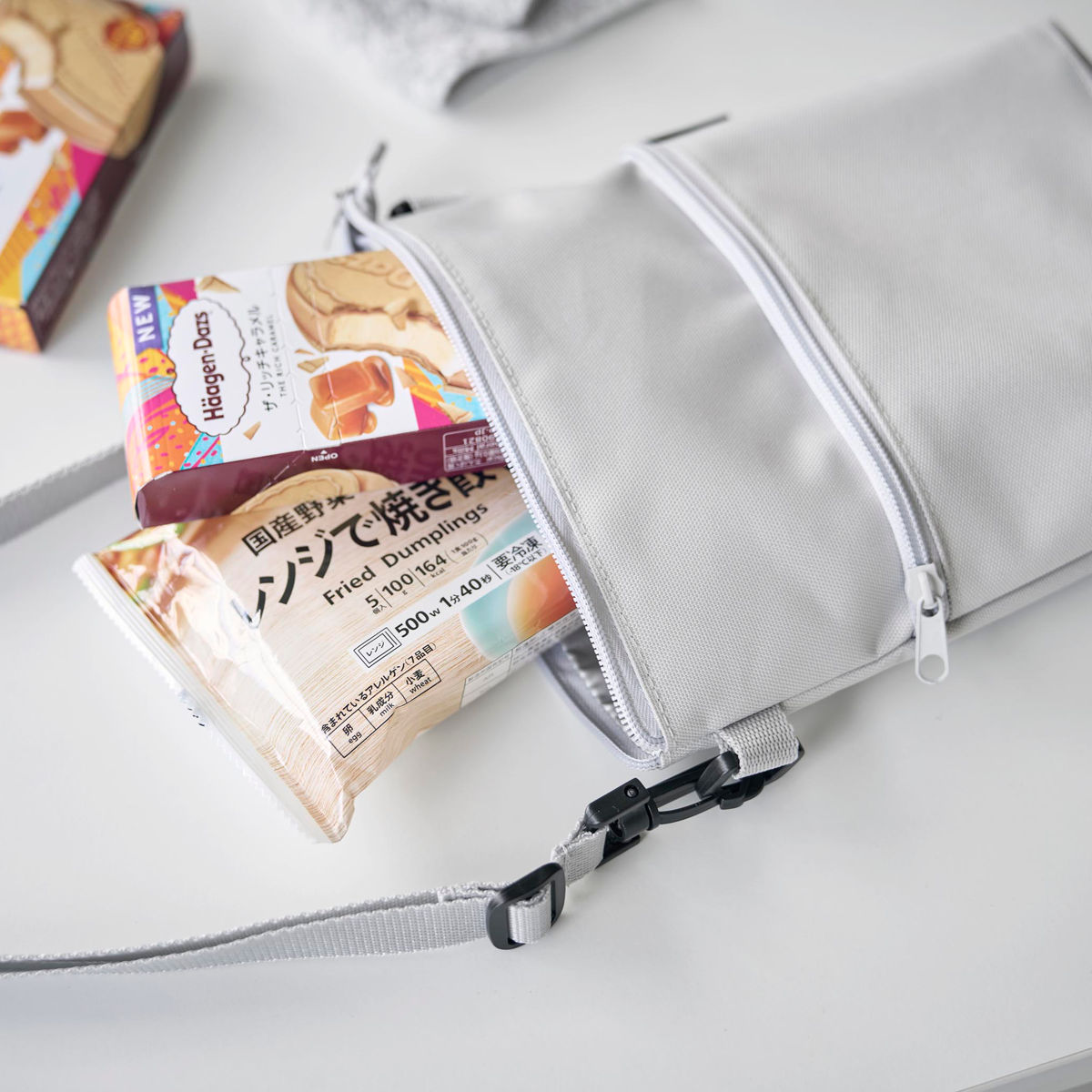 山崎実業 tower コンビニちょい買い保冷&保温バッグ タワー ( 4903208101653 タワーシリーズ 保冷&保温バッグ ミニバッグ 保冷バッグ 保温バッグ 保冷かばん 保温かばん ショルダーバッグ コンパクト ) 【ライトグレー】 ライトグレー